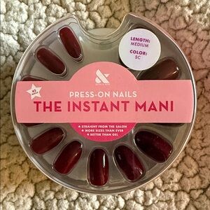 Olive and June- The Instant Mani Press-On Nails - Dark Red
